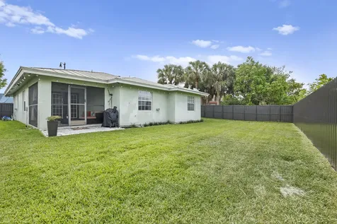 401 NW 16th Place Pompano Beach FL 33060