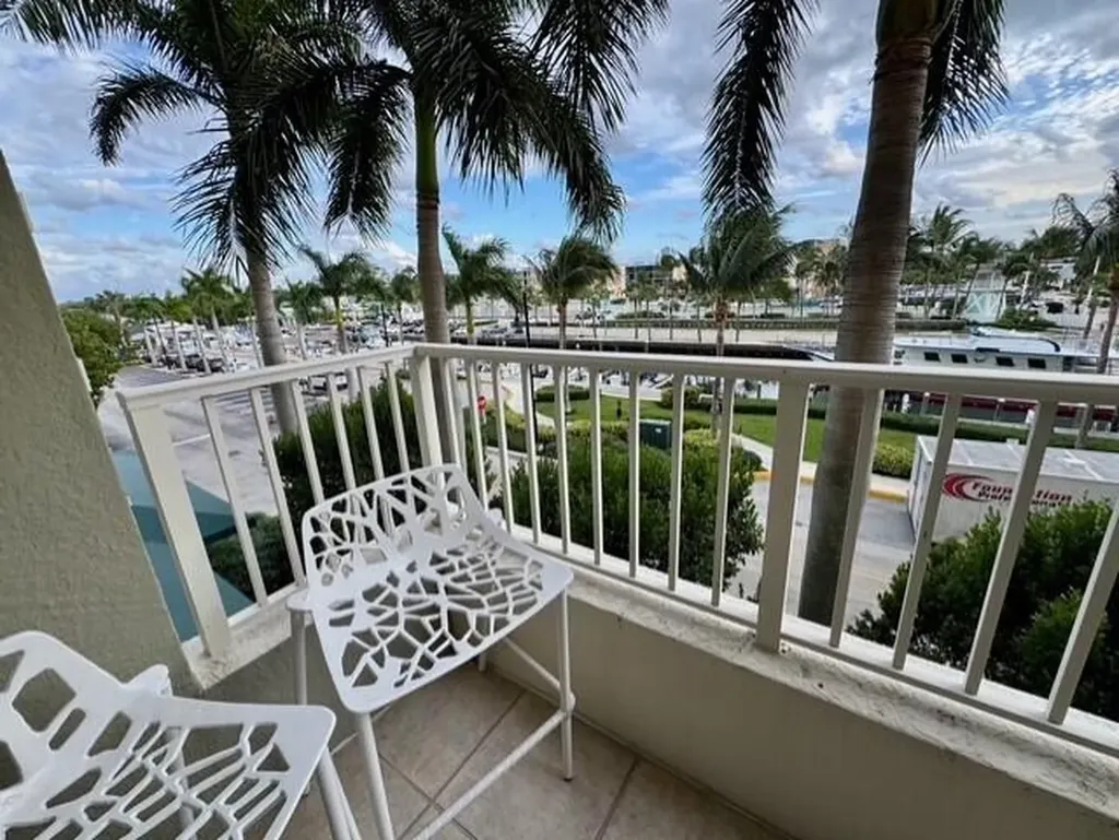 625 Casa Loma Boulevard Boynton Beach FL 33435