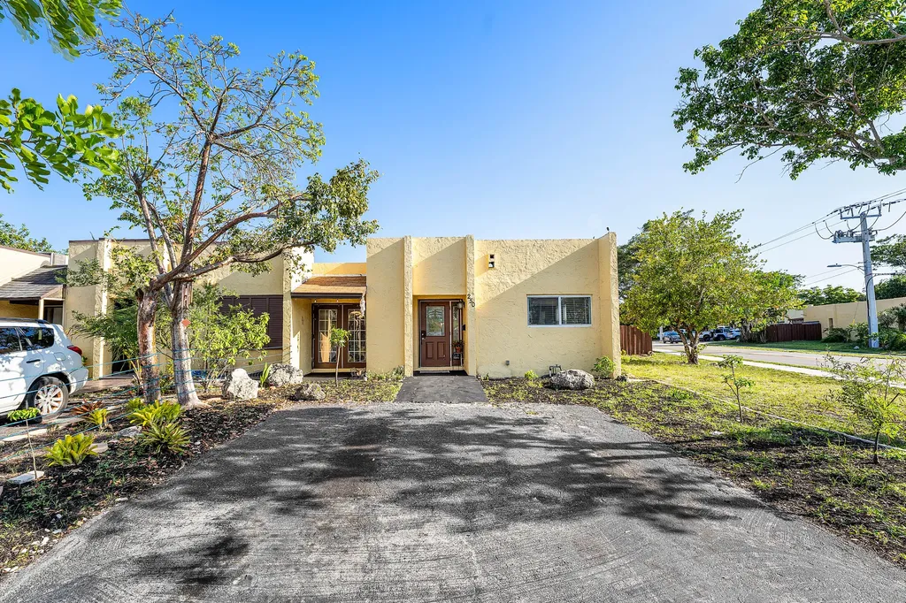250 NW 43rd Place Pompano Beach FL 33064