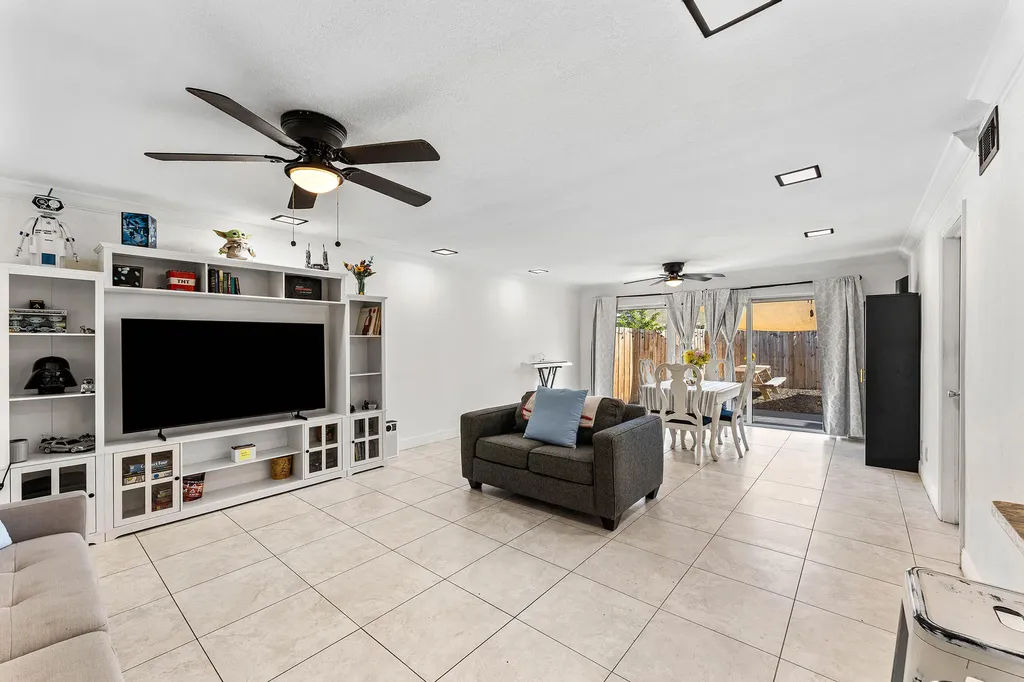 250 NW 43rd Place Pompano Beach FL 33064