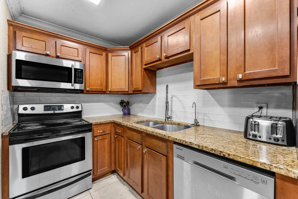 250 NW 43rd Place Pompano Beach FL 33064