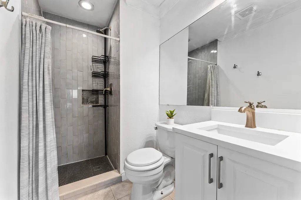250 NW 43rd Place Pompano Beach FL 33064