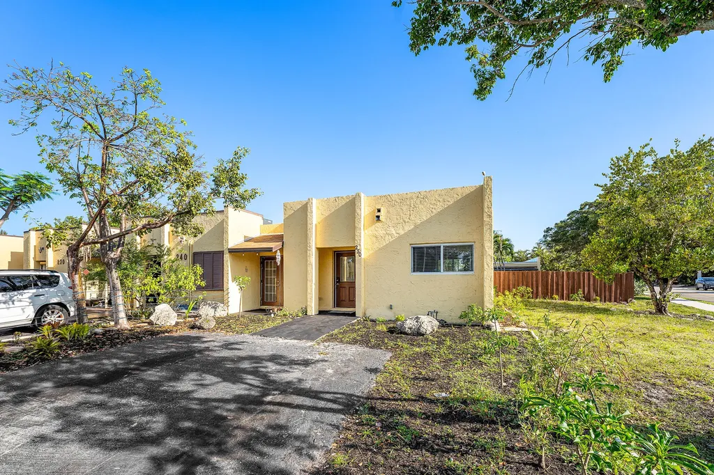 250 NW 43rd Place Pompano Beach FL 33064