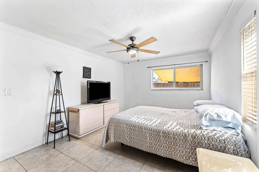 250 NW 43rd Place Pompano Beach FL 33064