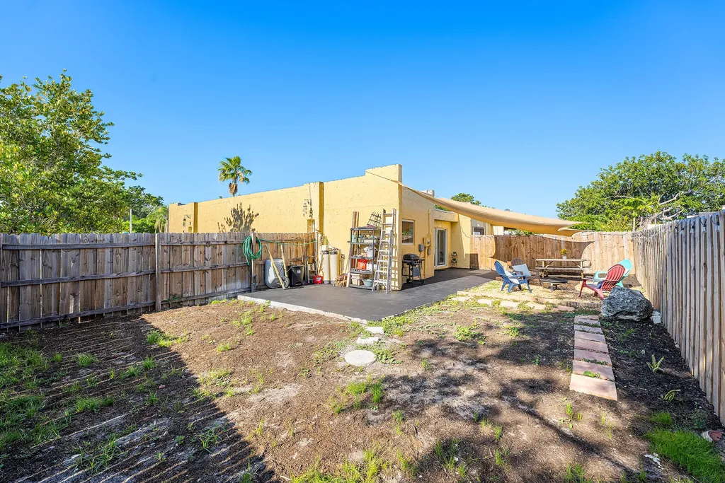 250 NW 43rd Place Pompano Beach FL 33064