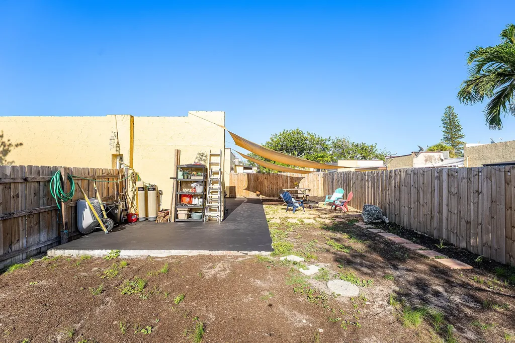 250 NW 43rd Place Pompano Beach FL 33064