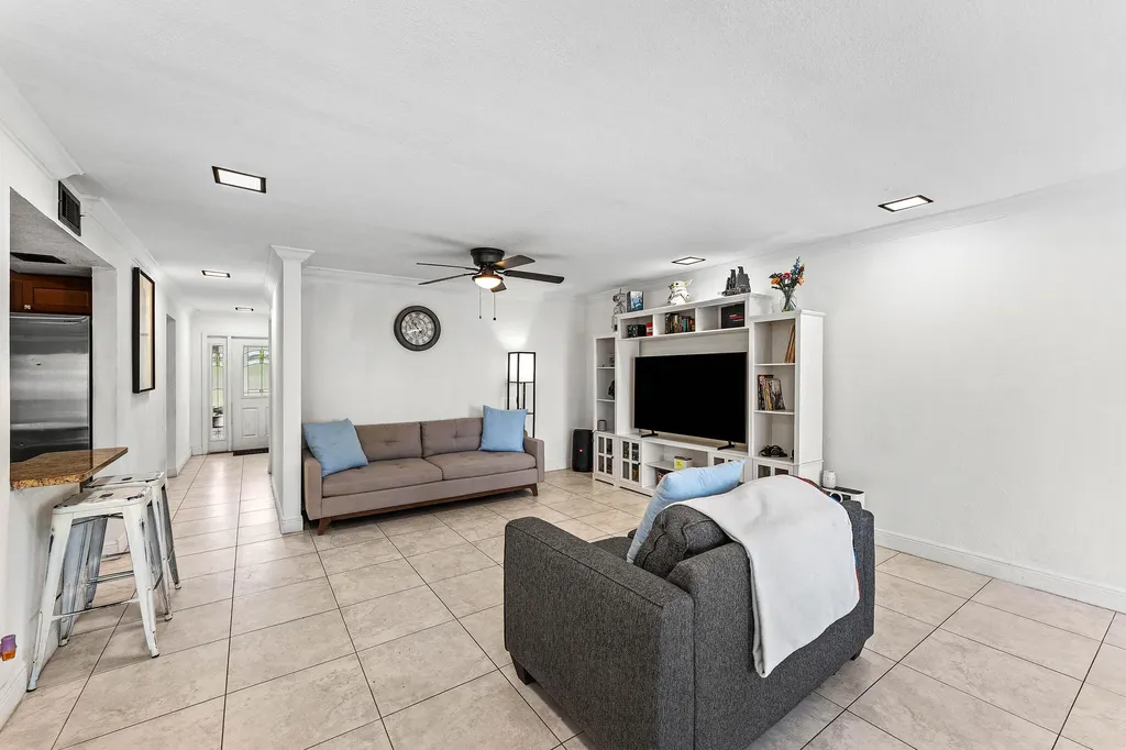 250 NW 43rd Place Pompano Beach FL 33064