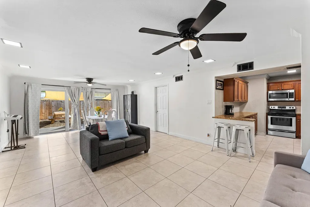 250 NW 43rd Place Pompano Beach FL 33064