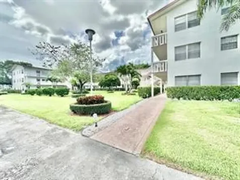 390 Fanshaw J Boca Raton FL 33434