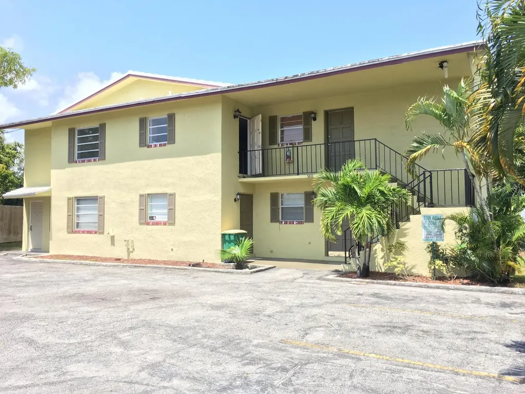 5811 NE 14th Road Fort Lauderdale FL 33334