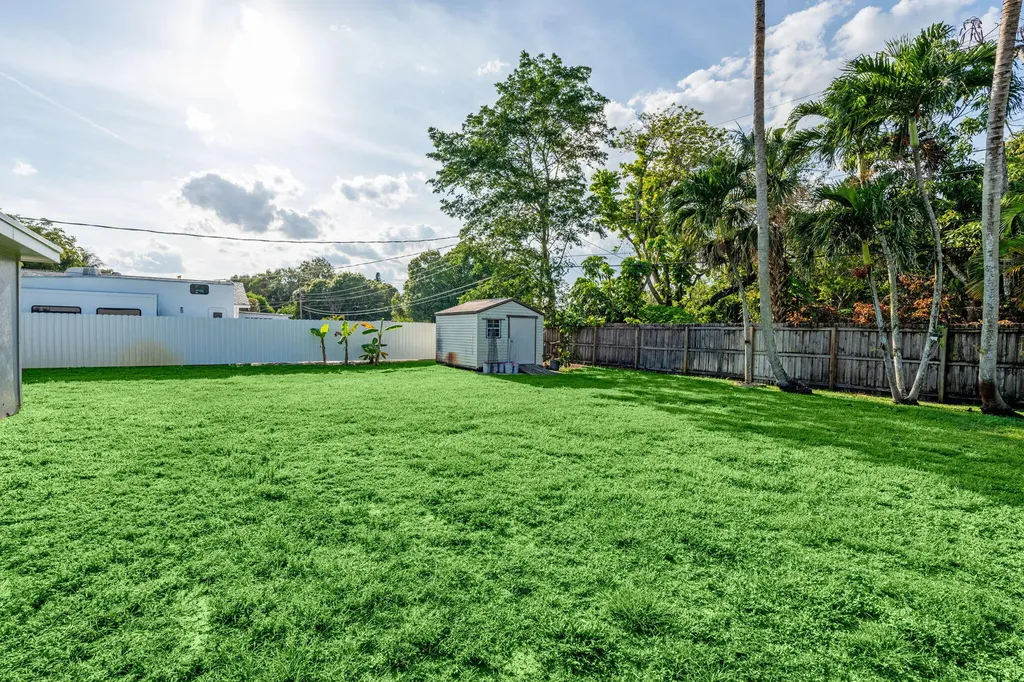 6537 Monmouth Road West Palm Beach FL 33413