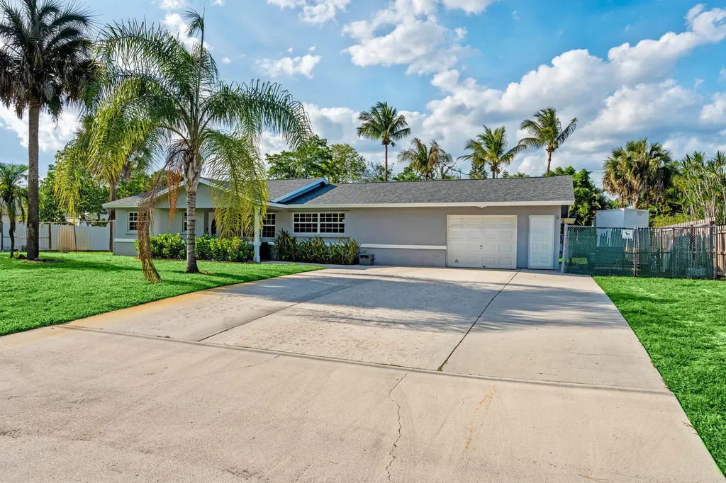 6537 Monmouth Road West Palm Beach FL 33413