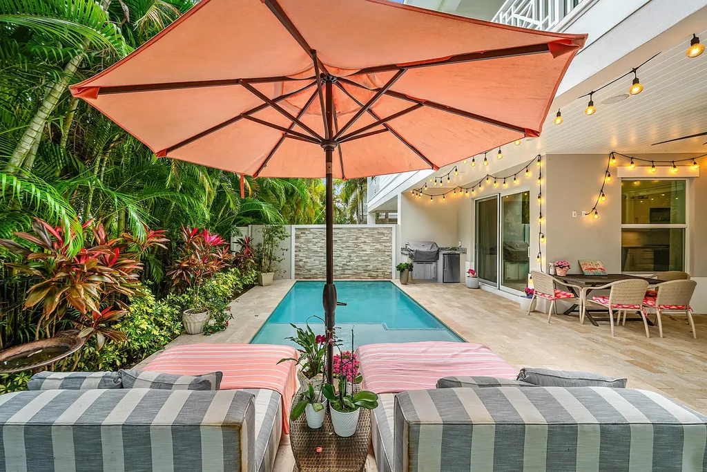 436 NE Wavecrest Way Boca Raton FL 33432