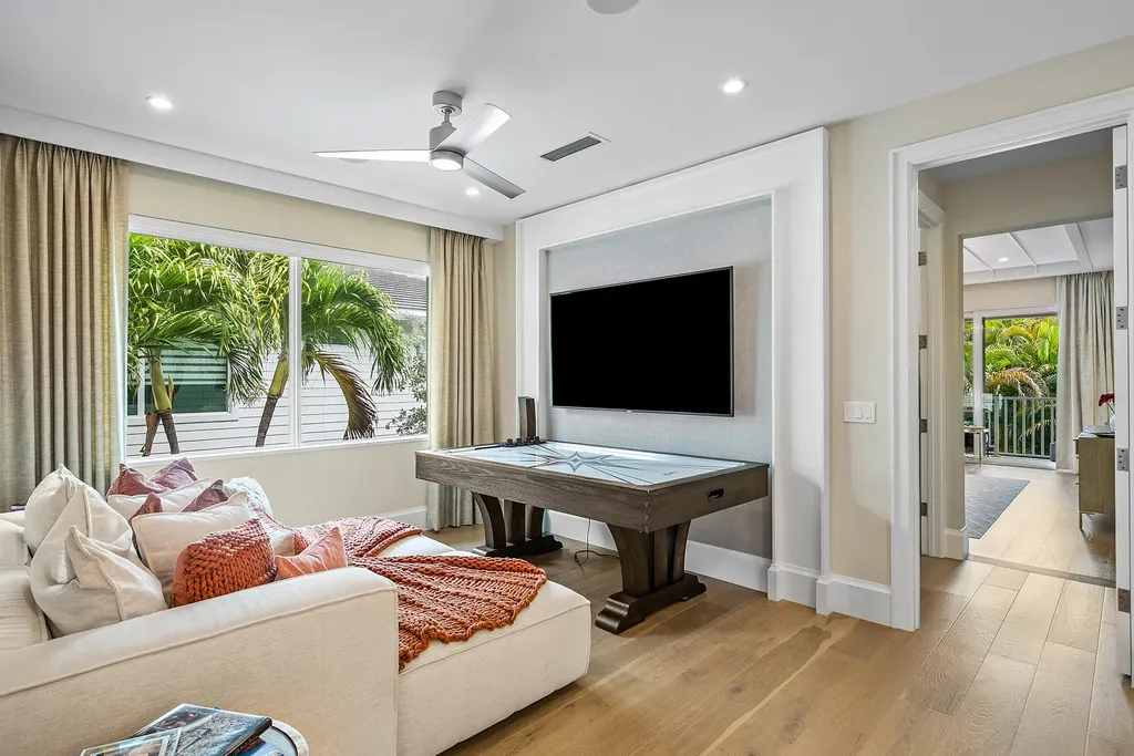 436 NE Wavecrest Way Boca Raton FL 33432
