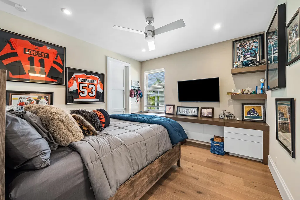 436 NE Wavecrest Way Boca Raton FL 33432