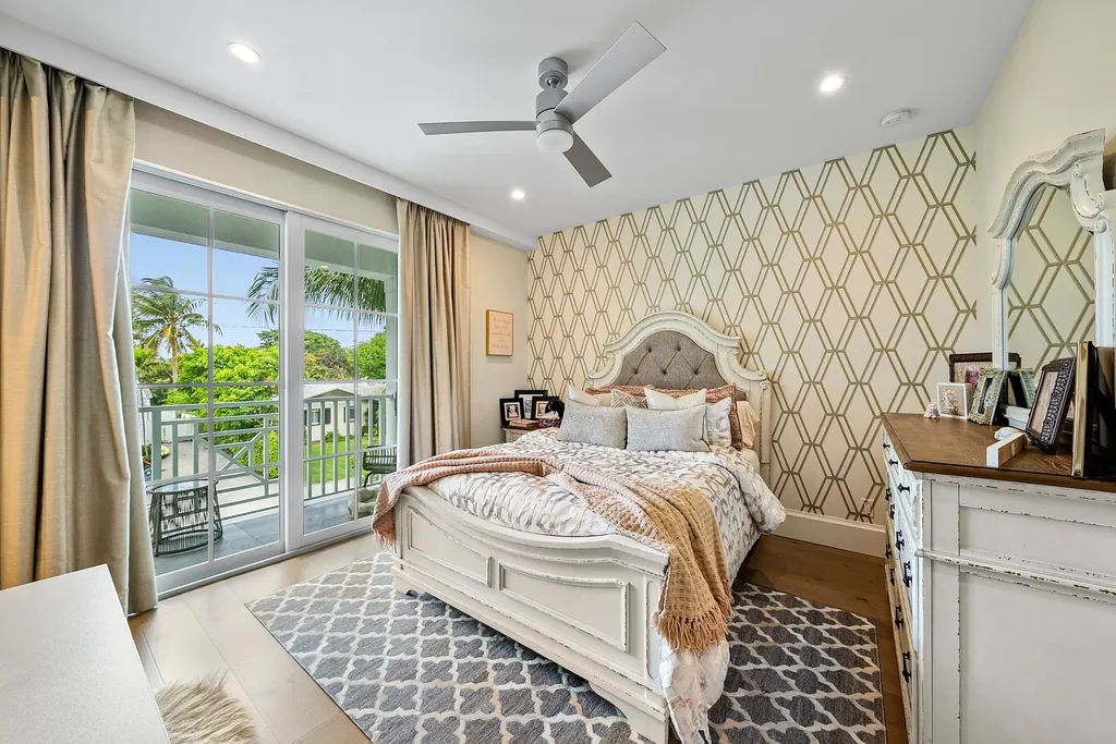 436 NE Wavecrest Way Boca Raton FL 33432