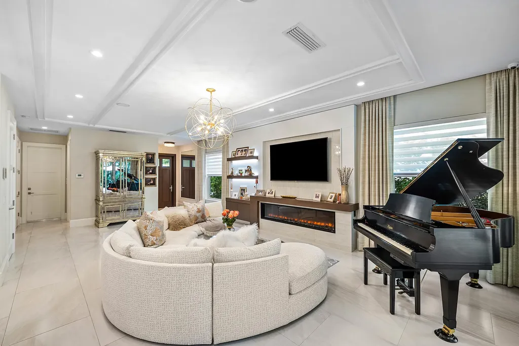 436 NE Wavecrest Way Boca Raton FL 33432