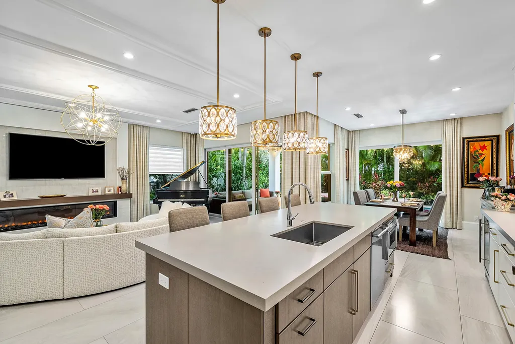 436 NE Wavecrest Way Boca Raton FL 33432