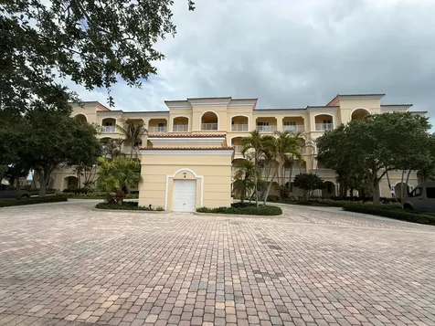 4 Harbour Isle Drive E Fort Pierce FL 34949