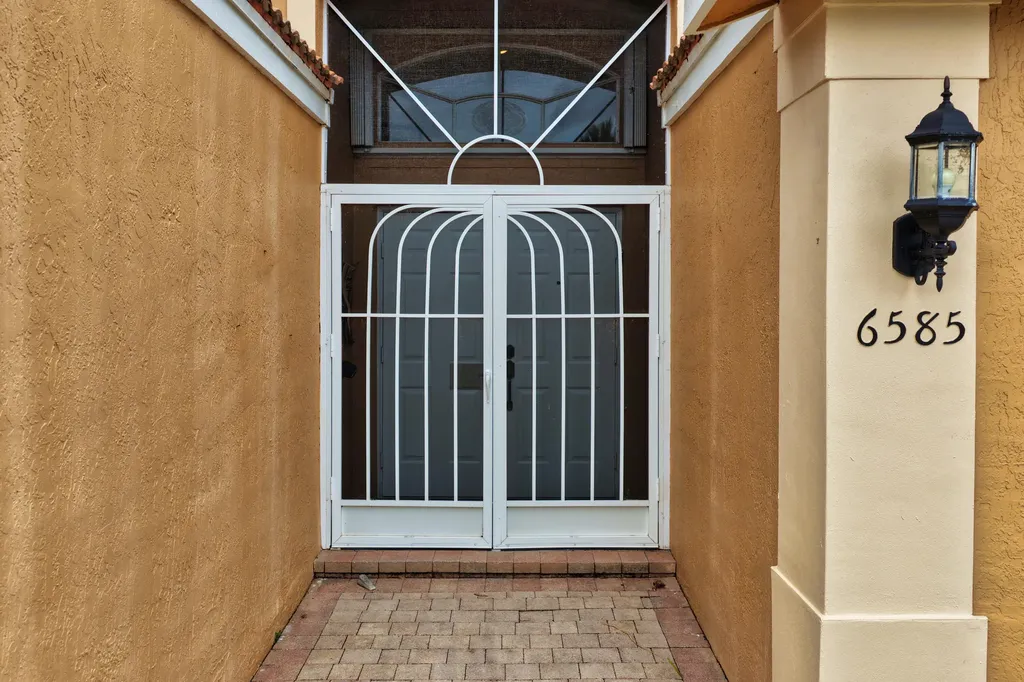 6585 Vía Vicenza Delray Beach FL 33446