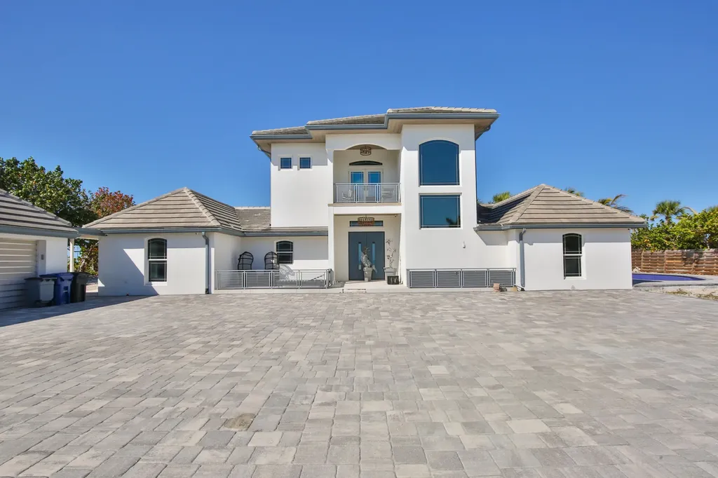 7816 Sanderling Road Sarasota FL 34242