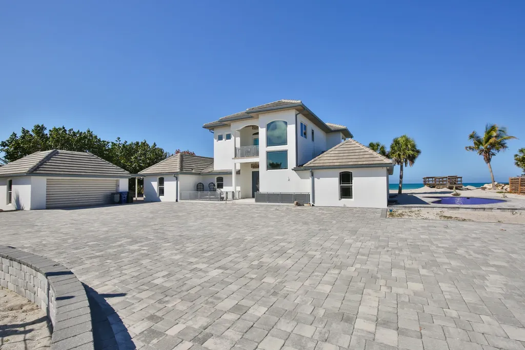 7816 Sanderling Road Sarasota FL 34242