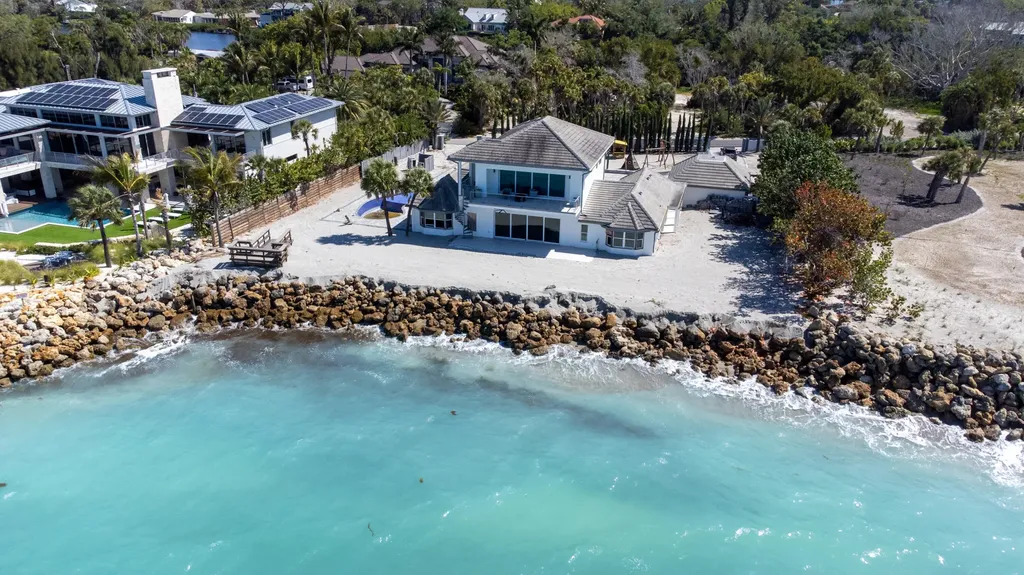 7816 Sanderling Road Sarasota FL 34242