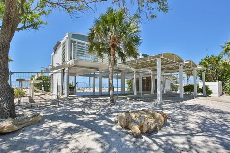 7816 Sanderling Road Sarasota FL 34242