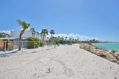 7816 Sanderling Road Sarasota FL 34242