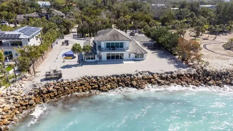 7816 Sanderling Road Sarasota FL 34242