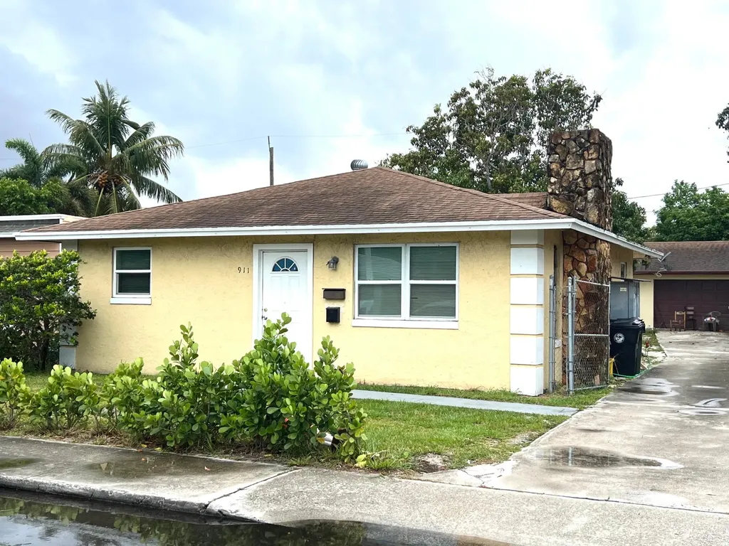 911 S D Street Lake Worth Beach FL 33460