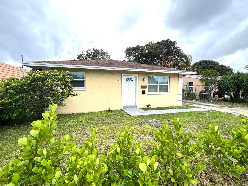 911 S D Street Lake Worth Beach FL 33460