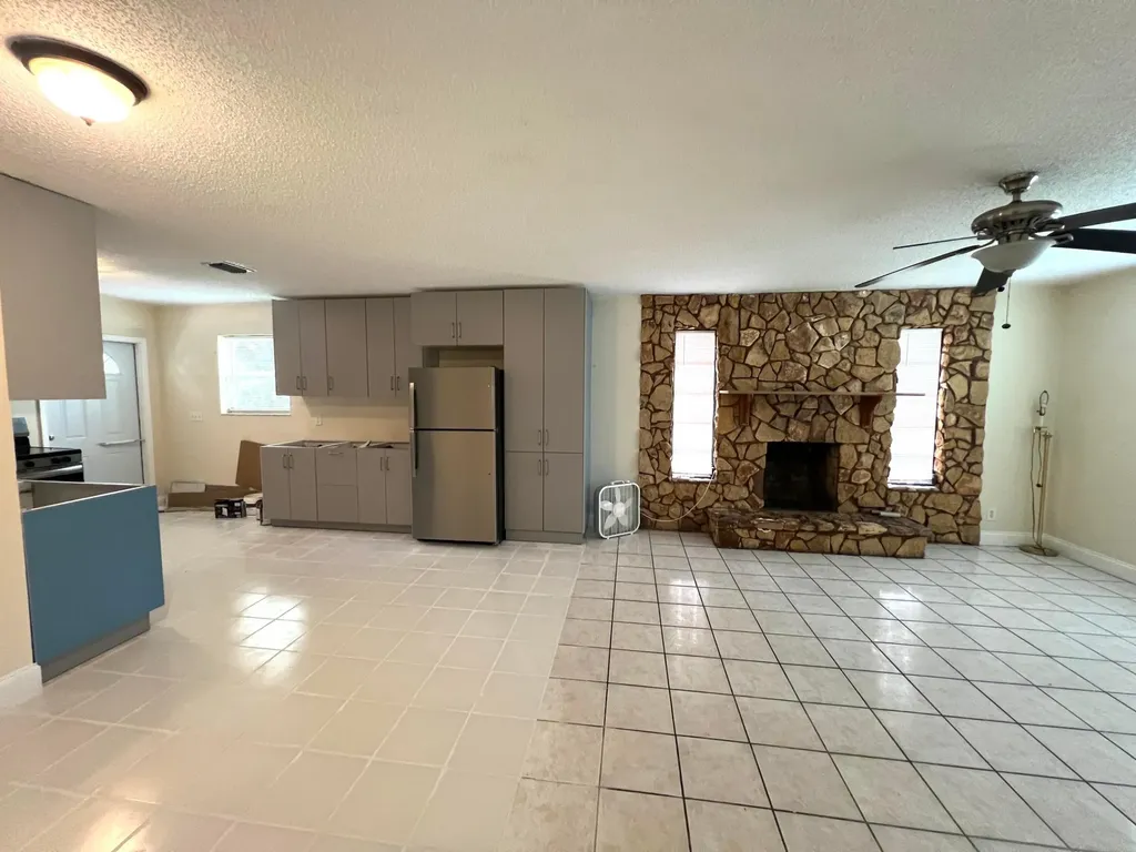 911 S D Street Lake Worth Beach FL 33460
