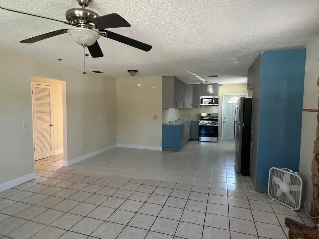 911 S D Street Lake Worth Beach FL 33460