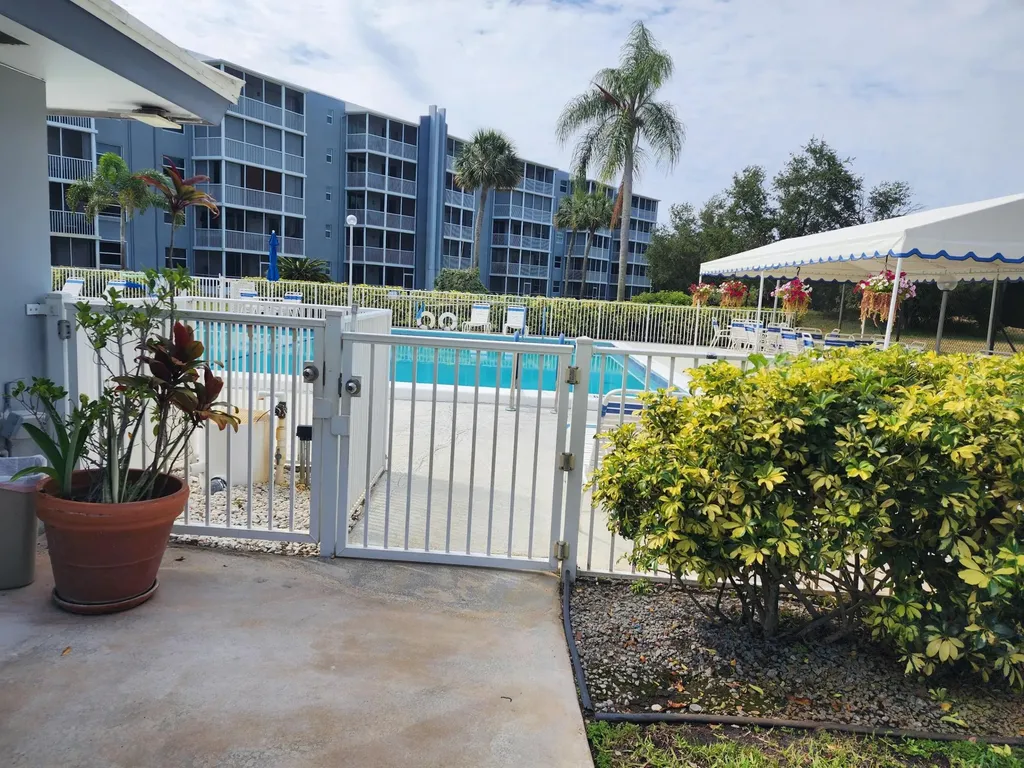 6699 NW 2nd Avenue Boca Raton FL 33487
