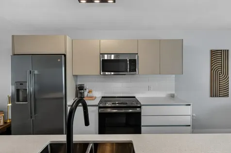 2535 NE 193rd Street Miami FL 33180