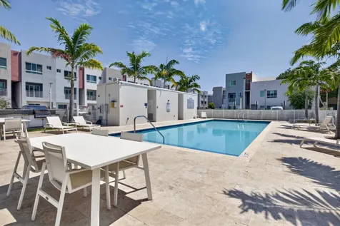 2535 NE 193rd Street Miami FL 33180
