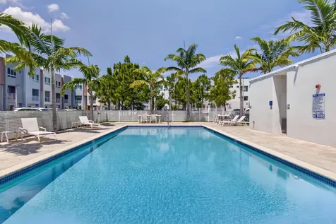 2535 NE 193rd Street Miami FL 33180