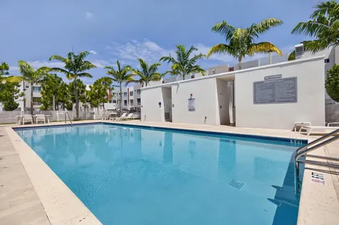 2535 NE 193rd Street Miami FL 33180