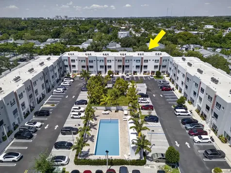 2535 NE 193rd Street Miami FL 33180