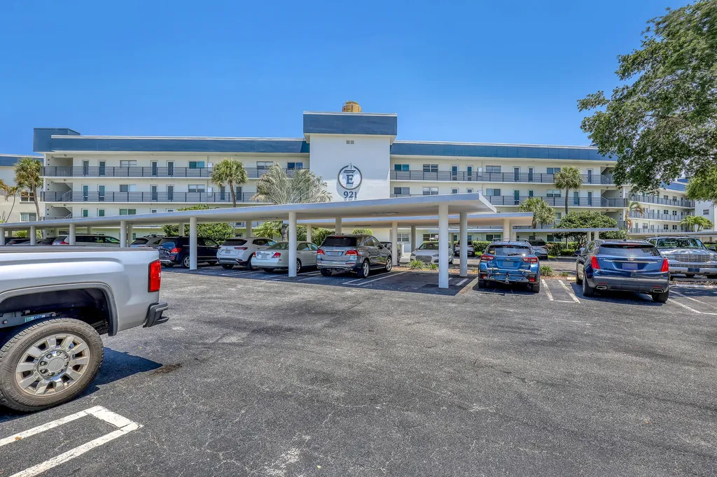 921 Spanish Circle Delray Beach FL 33483