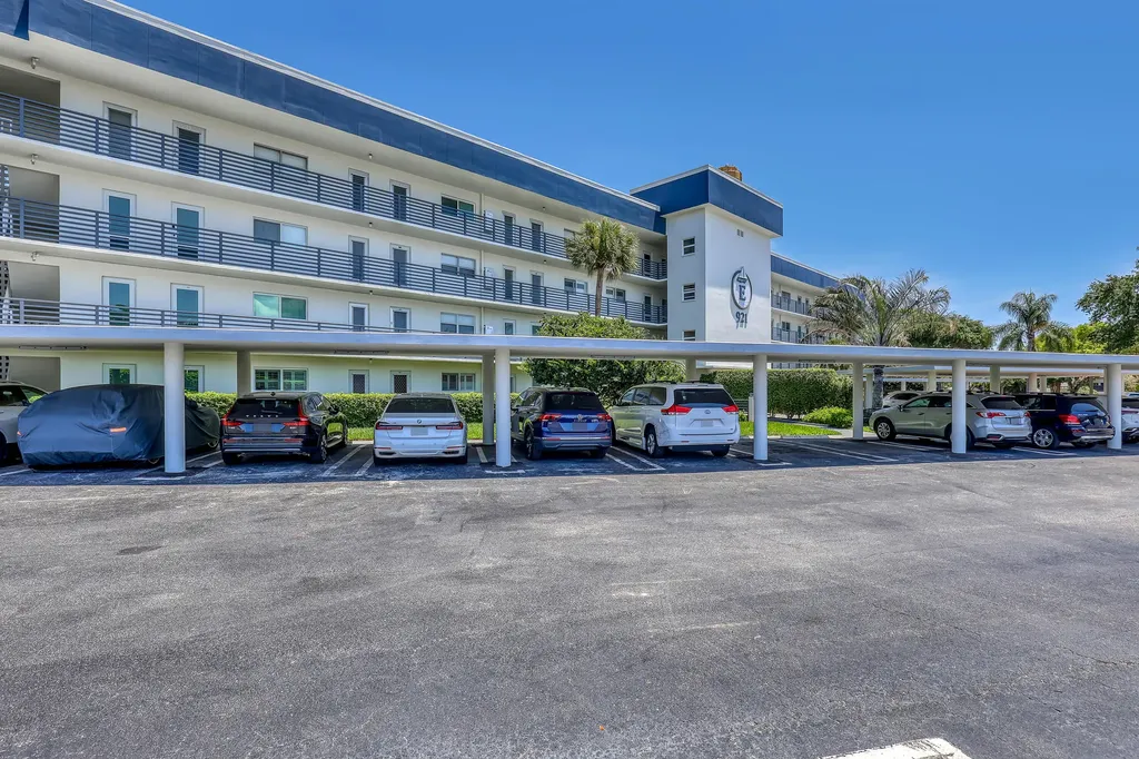 921 Spanish Circle Delray Beach FL 33483