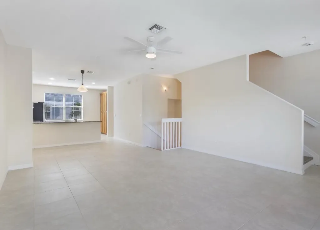 1247 Vía De Fossi Boynton Beach FL 33426