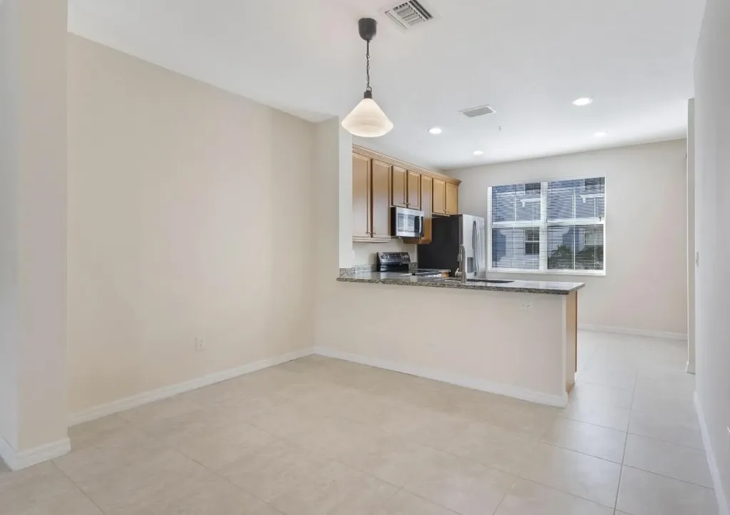 1247 Vía De Fossi Boynton Beach FL 33426