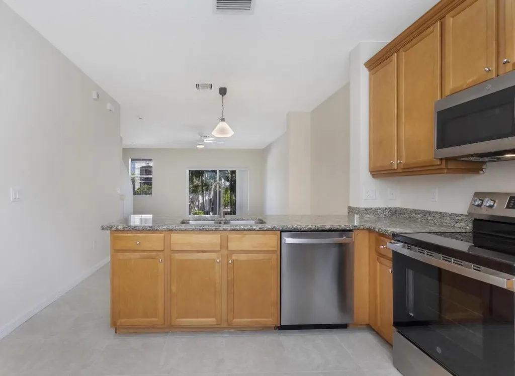 1247 Vía De Fossi Boynton Beach FL 33426