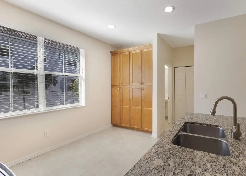 1247 Vía De Fossi Boynton Beach FL 33426