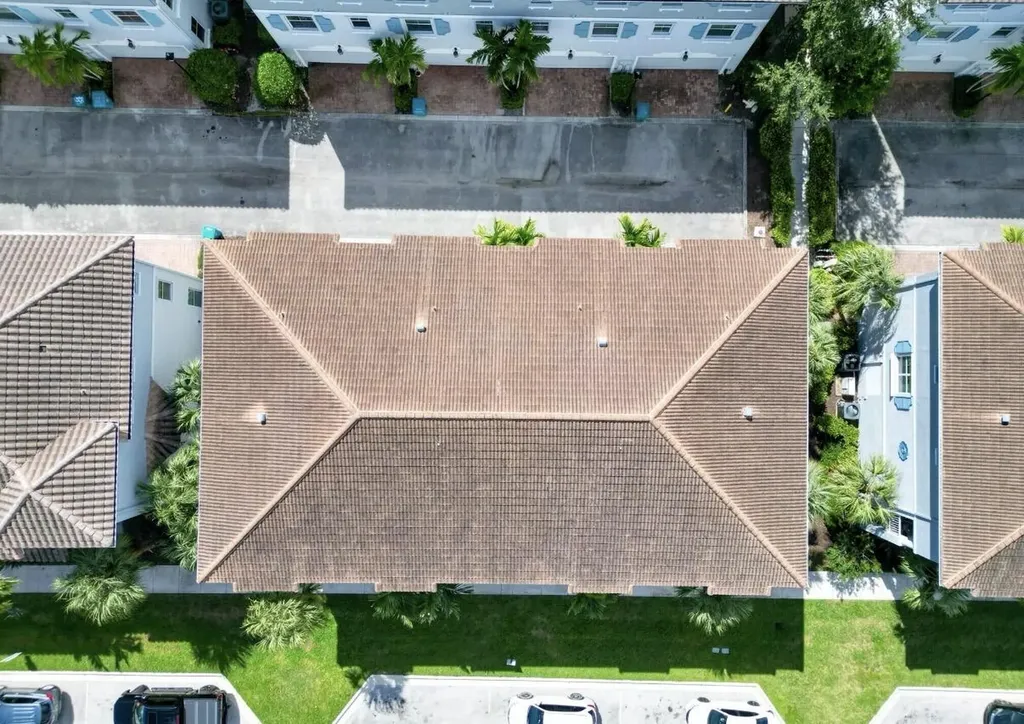 1247 Vía De Fossi Boynton Beach FL 33426
