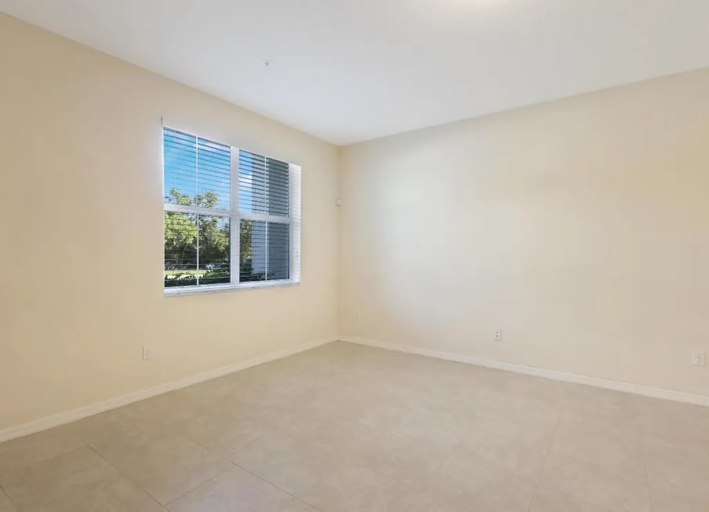 1247 Vía De Fossi Boynton Beach FL 33426