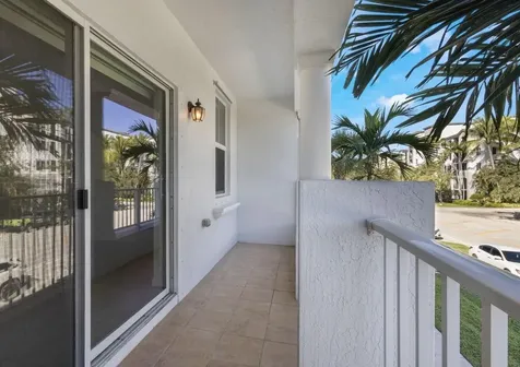 1247 Vía De Fossi Boynton Beach FL 33426