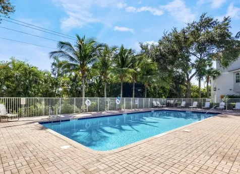 1247 Vía De Fossi Boynton Beach FL 33426
